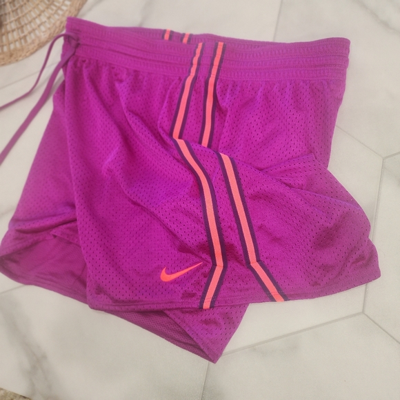 [ Nike] dry fit womens size Medium,  CUTEST purple & orangish/ pink  sportshorts - Picture 14 of 16